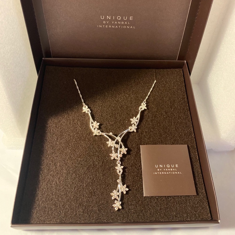 Crece el Amor Necklace